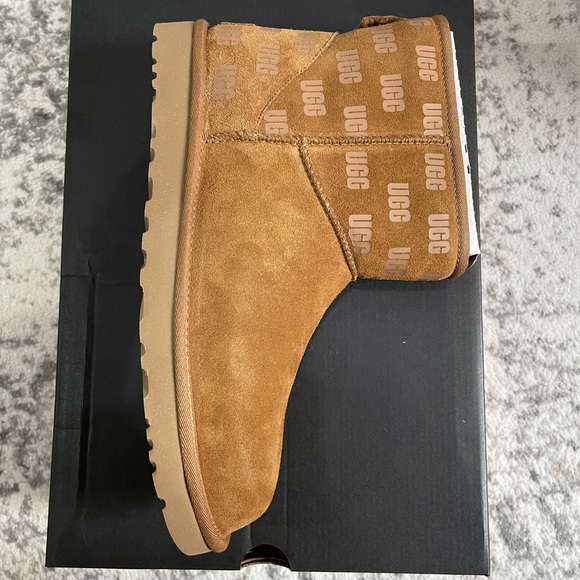 Ugg 2 classic mini print